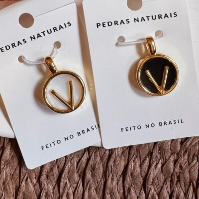 Pingente Inicial "V" PEDRA NATURAL